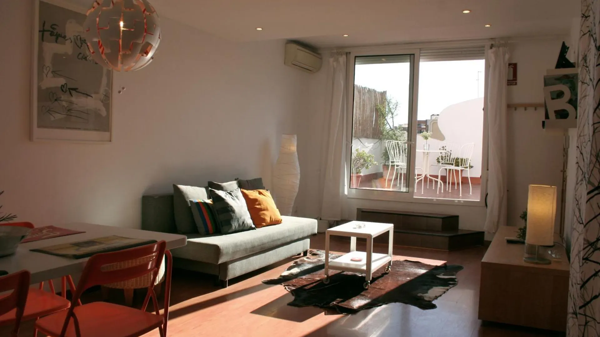 Lovely Apartment With A Terrace  Barcelona